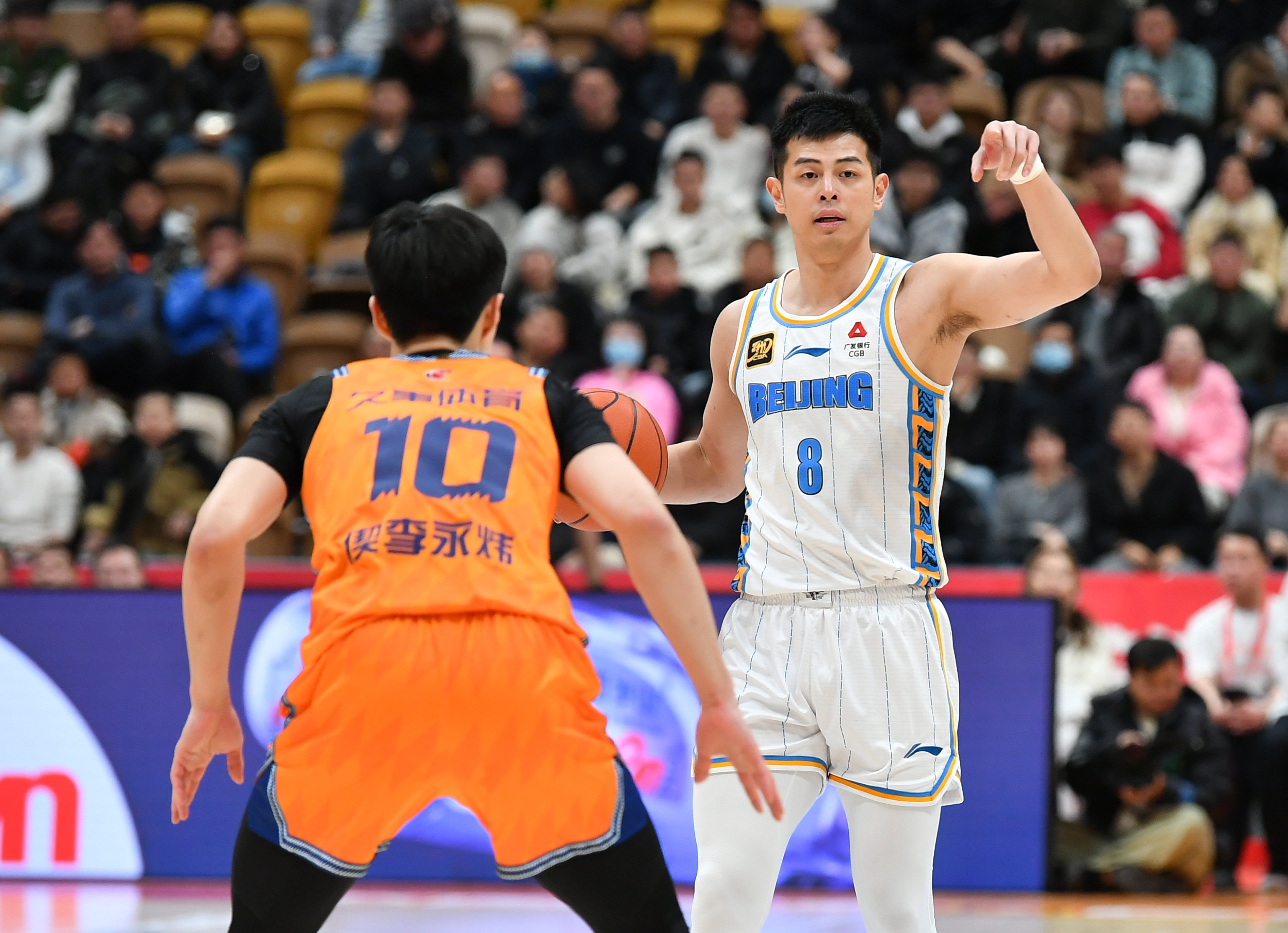 易游电竞 -上海久事关键时刻防线松动，志在CBA季后赛名次提升，球迷炸锅，资深球员宣示担当 