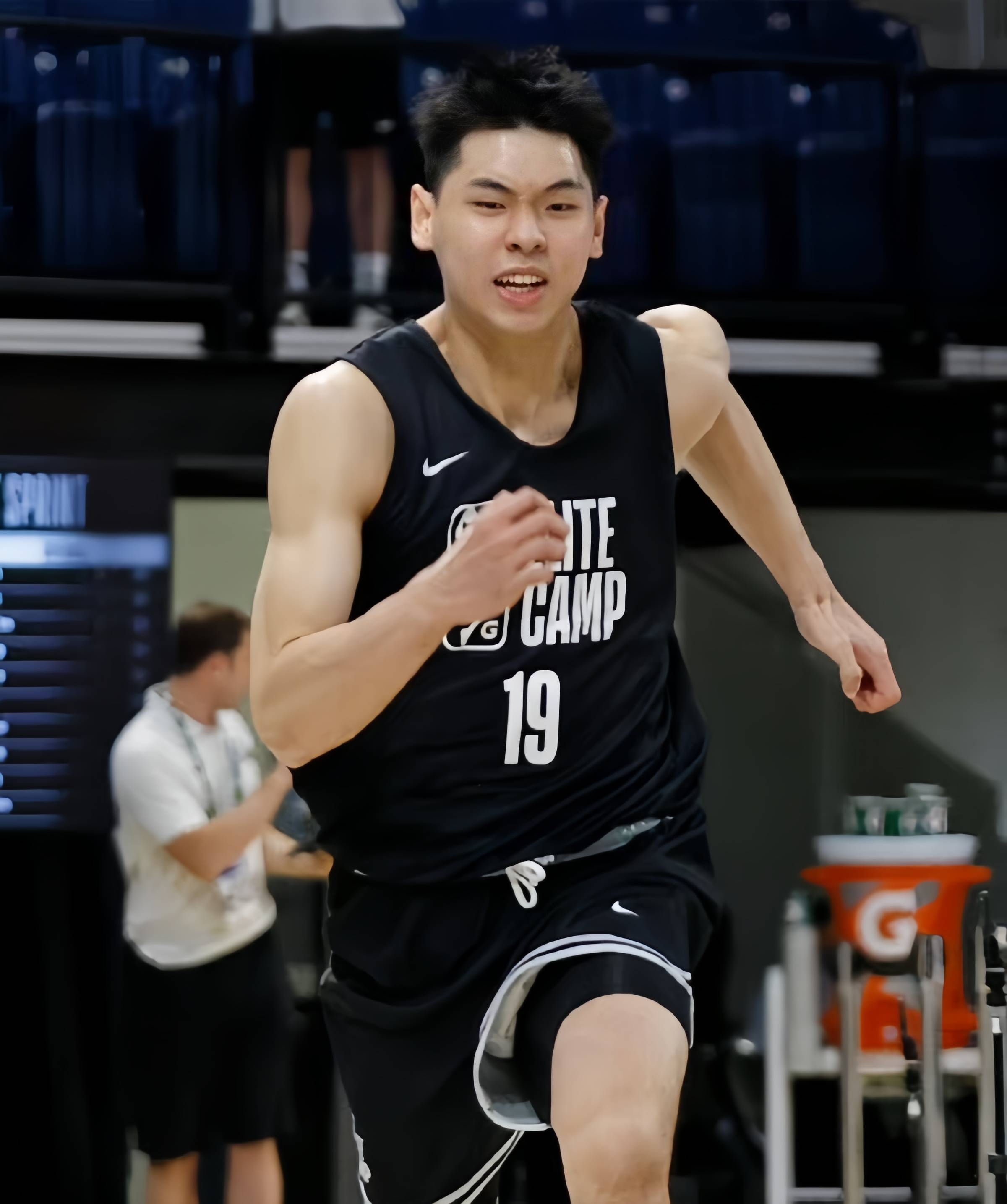 易游体育入口 -布鲁克林篮网训练开放日；转会期止住颓势引欢呼；欧联在即；细节决定成败 