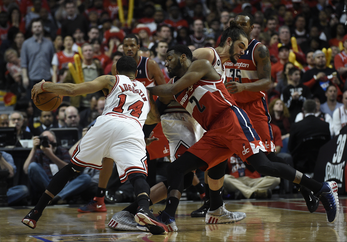 易游在线入口 -包含集结日孟菲斯灰熊备战NBA季后赛，队长鼓劲细节曝光，气氛紧张，年轻球员得到机会的词条